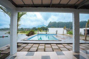 Outdoor pool - Villa Jepun Segara Giri (kintamani)