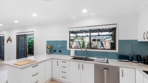 Micro-ondas, fogão, cooktop, lava-louças