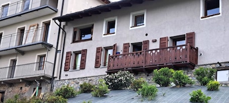 Exterior detail. Apartment 'Maison Erica - Ozein' with Mountain View and Private Outdoor Area