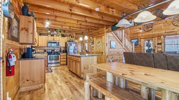 Signature Cabin, 3 Bedrooms, Hot Tub | In-room dining