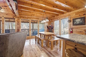 Signature Cabin, 3 Bedrooms, Hot Tub | In-room dining