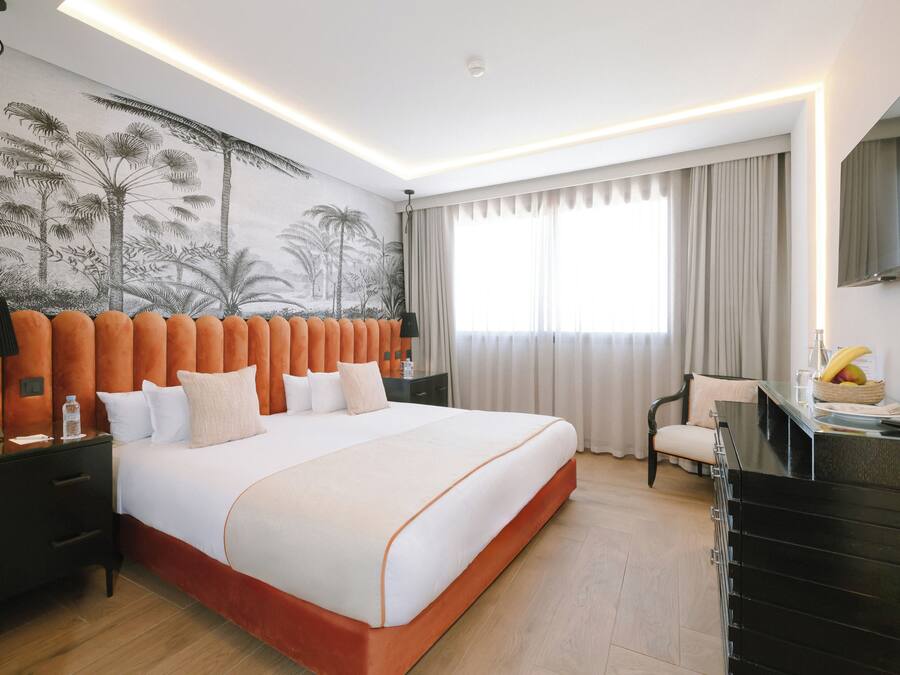 Minibar, in-room safe, blackout drapes, free WiFi