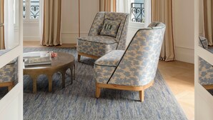 A room with a sofa, a coffee table, and a floor lamp. There are curtains on the windows. - Miralago Luxury Apartments (Cernobbio)