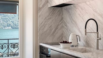 Apartment (Torno | 89sqm) | Private kitchen | Full-size fridge, oven, stovetop, dishwasher