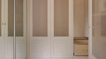 Departamento (Torno | 89sqm) | Baño | Regadera, amenidades de baño gratuitas, secadora de cabello, toallas