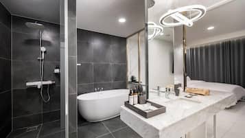 Premium Double Room | Bathroom | Free toiletries, hair dryer, bathrobes, slippers