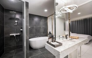 特級雙人房 | 浴室 | 免費梳洗用品、風筒、提供毛巾、番梘