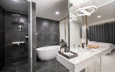 Premium Double Room | Bathroom. Incheon Hound New Town Branch