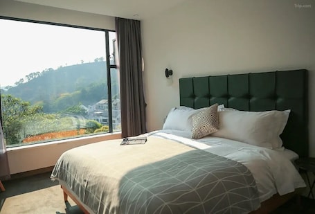 Caja de seguridad en la habitación y escritorio . Hangzhou Chunyin Chunshan Hotel