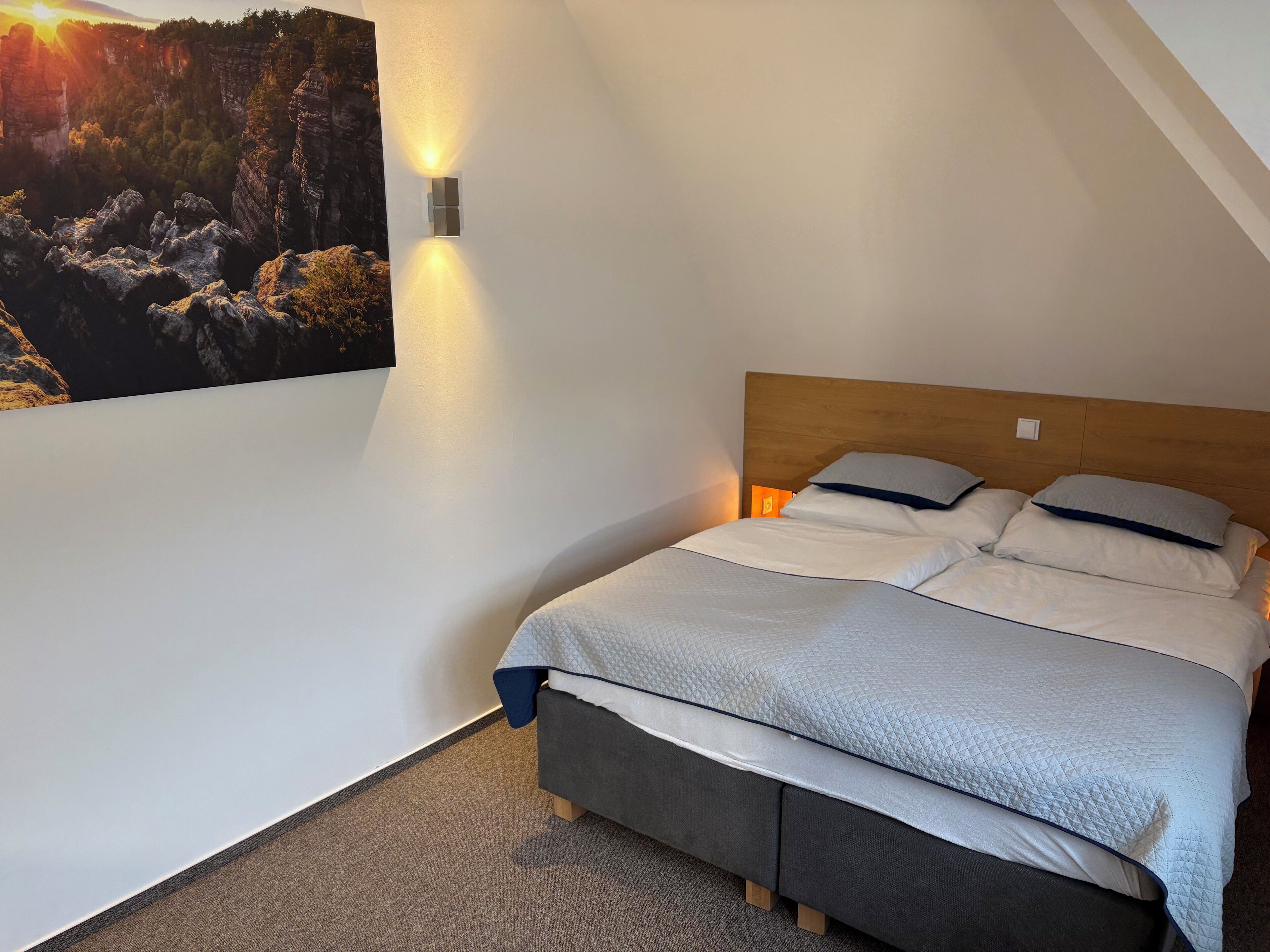 خزنة داخل الغرفة وستائر تعتيم وتجهيزات عازلة للصوت وواي فاي مجانًا