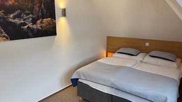 خزنة داخل الغرفة وستائر تعتيم وتجهيزات عازلة للصوت وواي فاي مجانًا