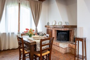 Căn hộ Superior, 1 giường cỡ king, không hút thuốc, quang cảnh thành phố | Khu ăn uống