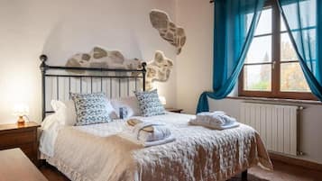 Appartamento Superior, 1 letto king, non fumatori, vista città | Biancheria da letto di alta qualità, copriletto in piuma