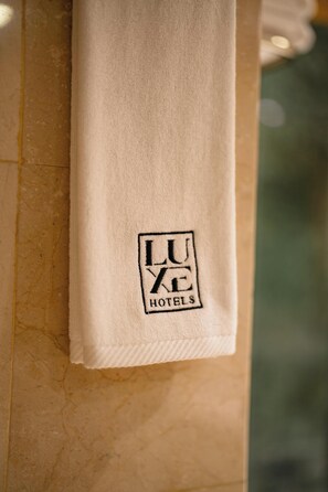 Unclassified image, 3 of 10, button