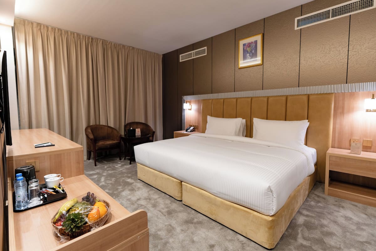 Grand King | เครื่องนอนระดับพรีเมียม, เตียงพร้อมฟูกเสริมที่นอน, มินิบาร์