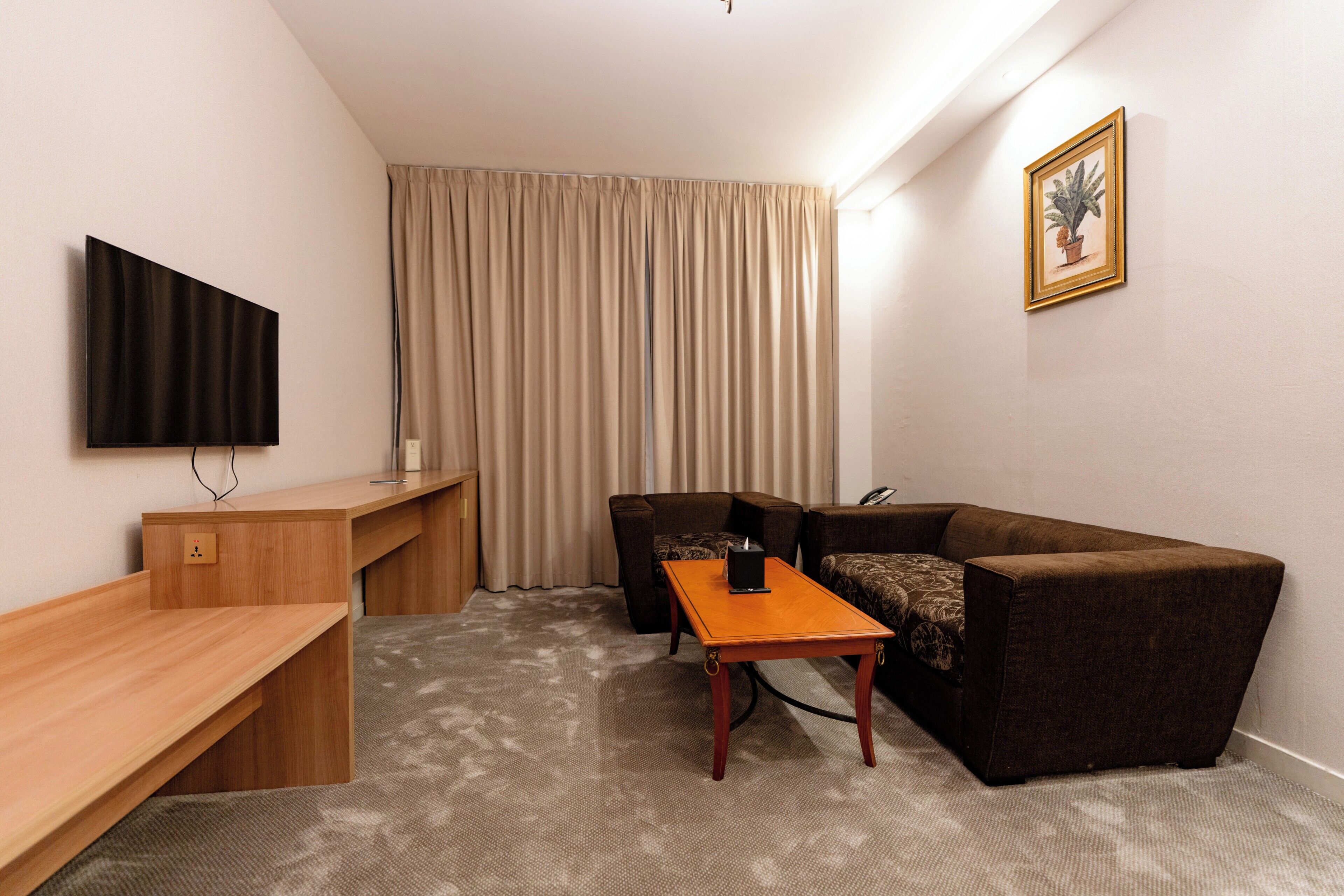 Grand King | Premium bedding, pillowtop beds, minibar, in-room safe