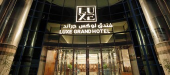  Luxe Grand Hotel