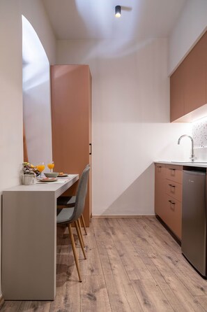 House, 1 Bedroom (Terra) | Private kitchenette | Stovetop, espresso maker, coffee/tea maker, cookware/dishes/utensils - La Luna Luxury Stay (Nafplio)