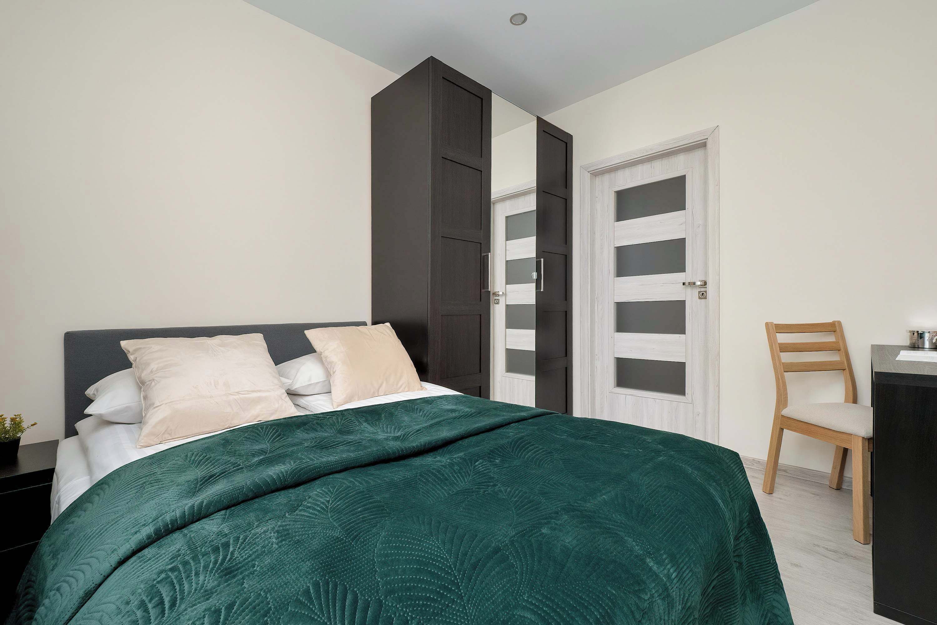 Escrivaninha, ferros/tábuas de passar roupa, berço de viagem, Wi-Fi