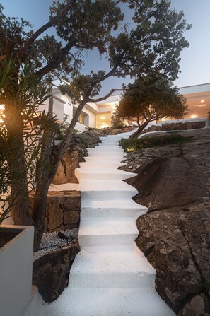 Property grounds - Villa in Porto Rotondo with 7 bedrooms sleeps 18 (Porto Rotondo)