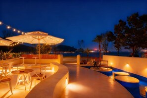 Outdoor dining - Dali Fanxi Manhai Holiday Guesthouse (Dali)