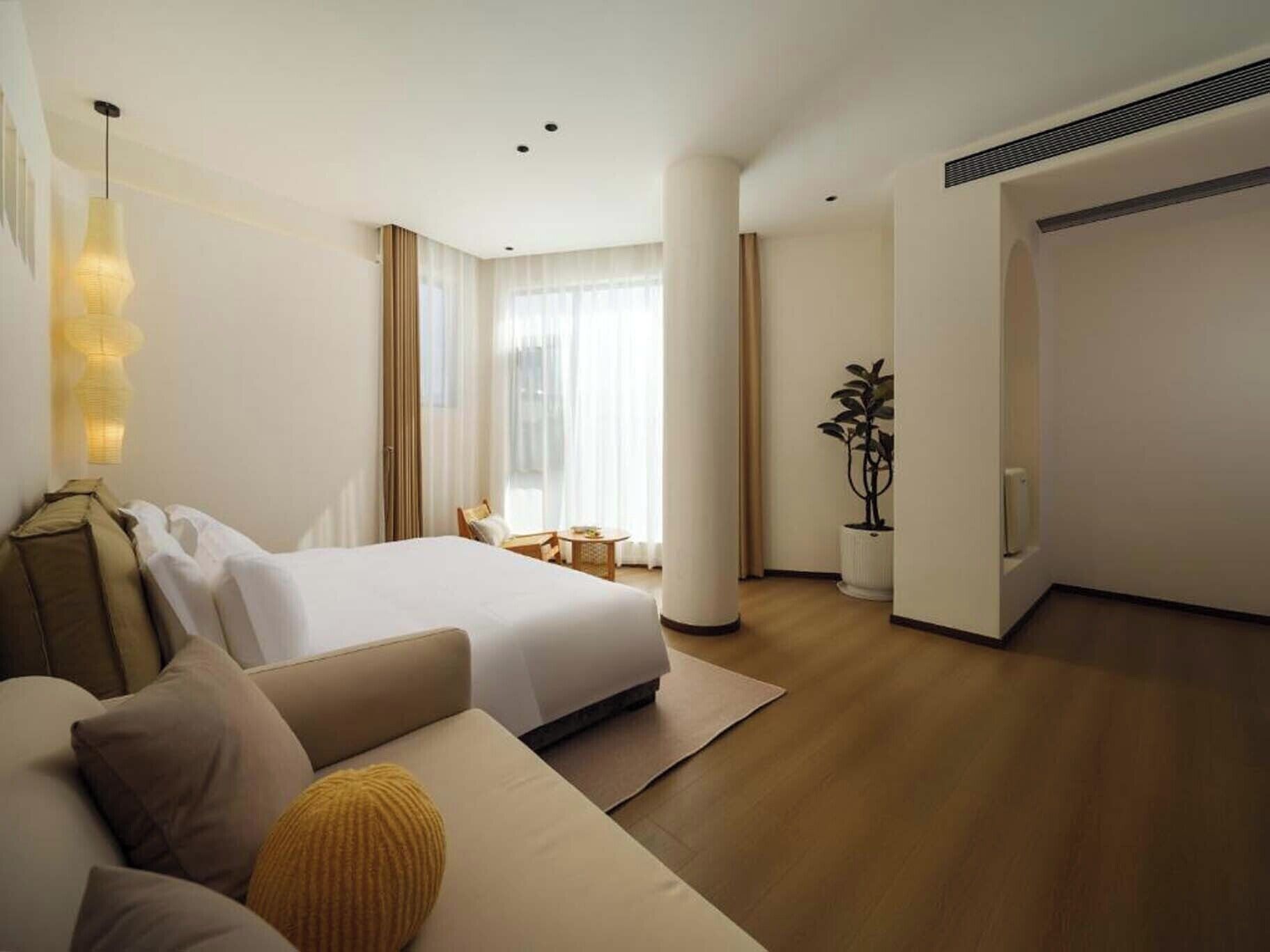 Senior Double Room, Hill View | Laptop workspace, blackout curtains, soundproofing, iron/ironing board