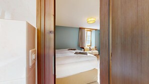 3 habitaciones, escritorio, wifi y ropa de cama 