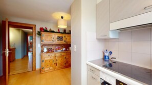Fridge, oven, stovetop, dishwasher - Spacious 3-Bedroom Apartment with Balcony & Mountain Views in Champfèr (Champfèr)