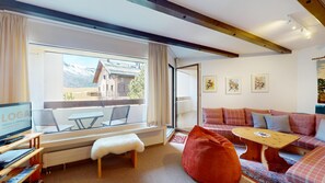 TV, DVD player, books, stereo - 2½-room apartment on the 1st floor. (Silvaplana-Surlej)