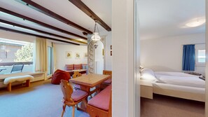Dining - 2½-room apartment on the 1st floor. (Silvaplana-Surlej)