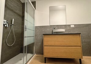 Hair dryer, towels, soap, toilet paper - Apartment, 5 minutes from central station! (Milano)