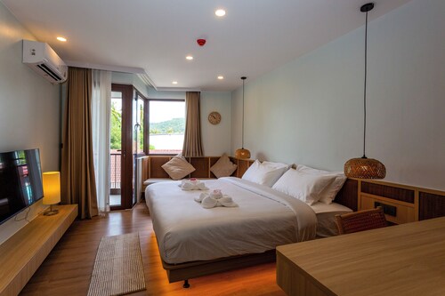 Brand New Prime Spot 1BR Pool Sauna C268