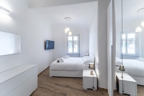 3 habitaciones y tabla de planchar con plancha 