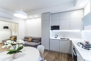 Kühlschrank, Geschirrspüler
