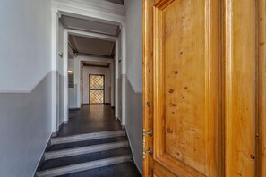 Interior - Spacious ground-floor apartment recently renovated in a modern and minimalist style, located just a few steps from Piazza San Marco and Piazza della Libertà. Apartment features:- Spacious apartment recently renovated, located on the ground floor (only 3 (Florence)