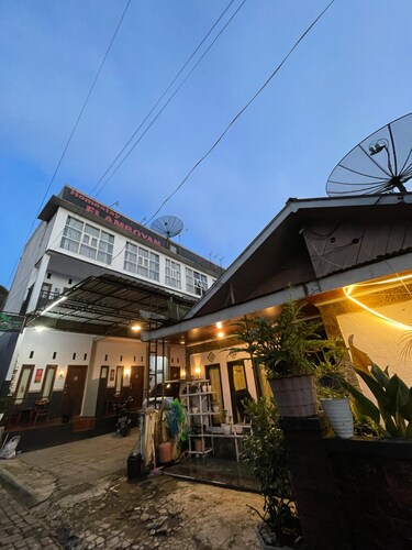 Flamboyan 2 Homestay