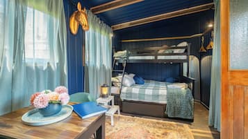 2 bedrooms, iron/ironing board, bed sheets