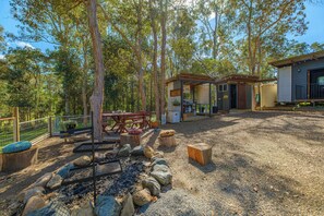 Outdoor dining - Escape to our unique farmstay.  Room to breathe and space to move. (Gheerulla)