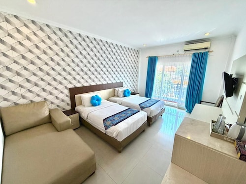 Famora Stay Kuta Bali