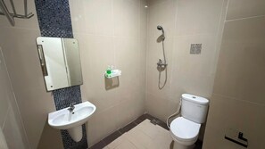 Bathroom - Famora Stay Kuta Bali (Kuta)