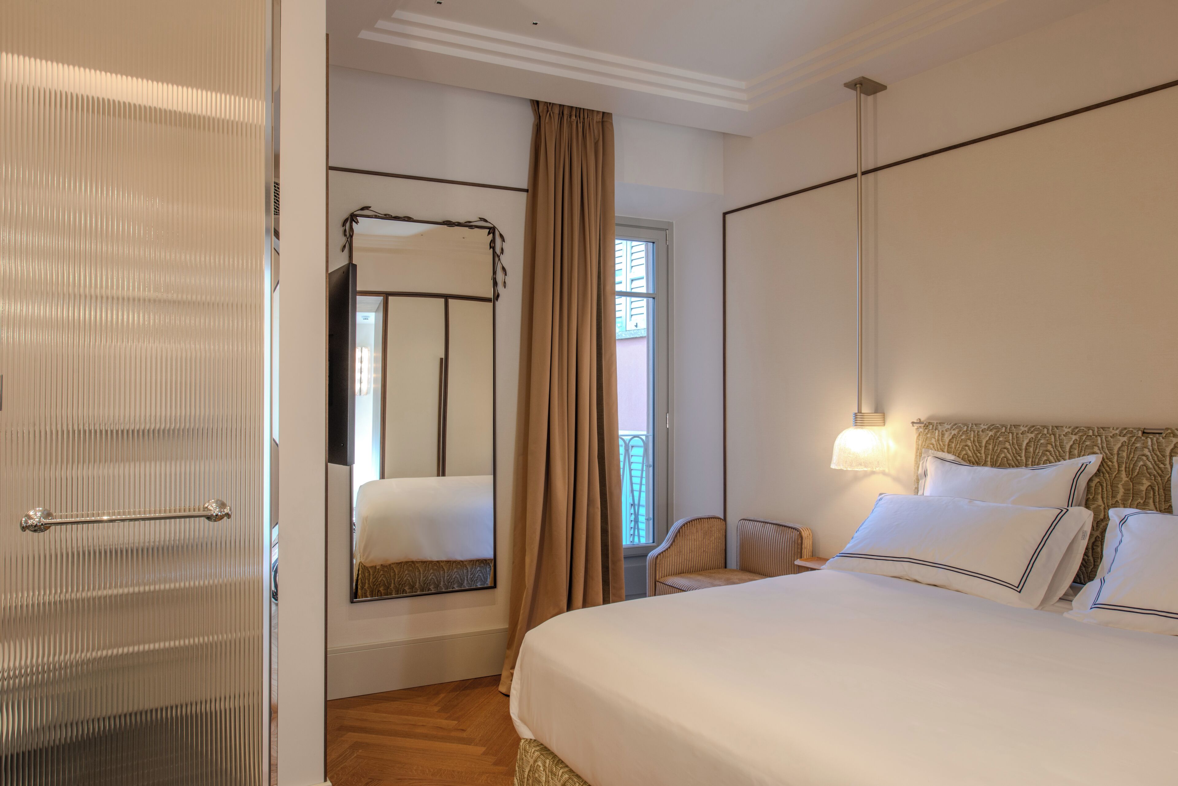 In-room safe, blackout drapes, soundproofing