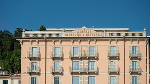 A multi-story building with balconies and a sign reading 'Albergo Genazzini Metropole.' - Palazzo Genazzini (Bellagio)