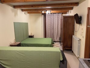 1 bedroom, free WiFi, bed sheets - Appartamento 50 meters (Salerno)
