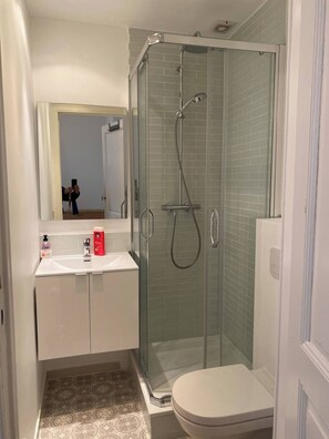 Ducha y secador de pelo