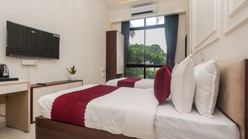 Suit Room | Desk, laptop workspace, free WiFi