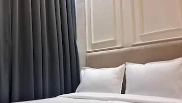 Bureau, espace de travail pour ordinateur portable, Wi-Fi gratuit