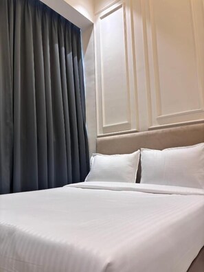 Escrivaninha, espaço de trabalho para notebook, Wi-Fi de cortesia