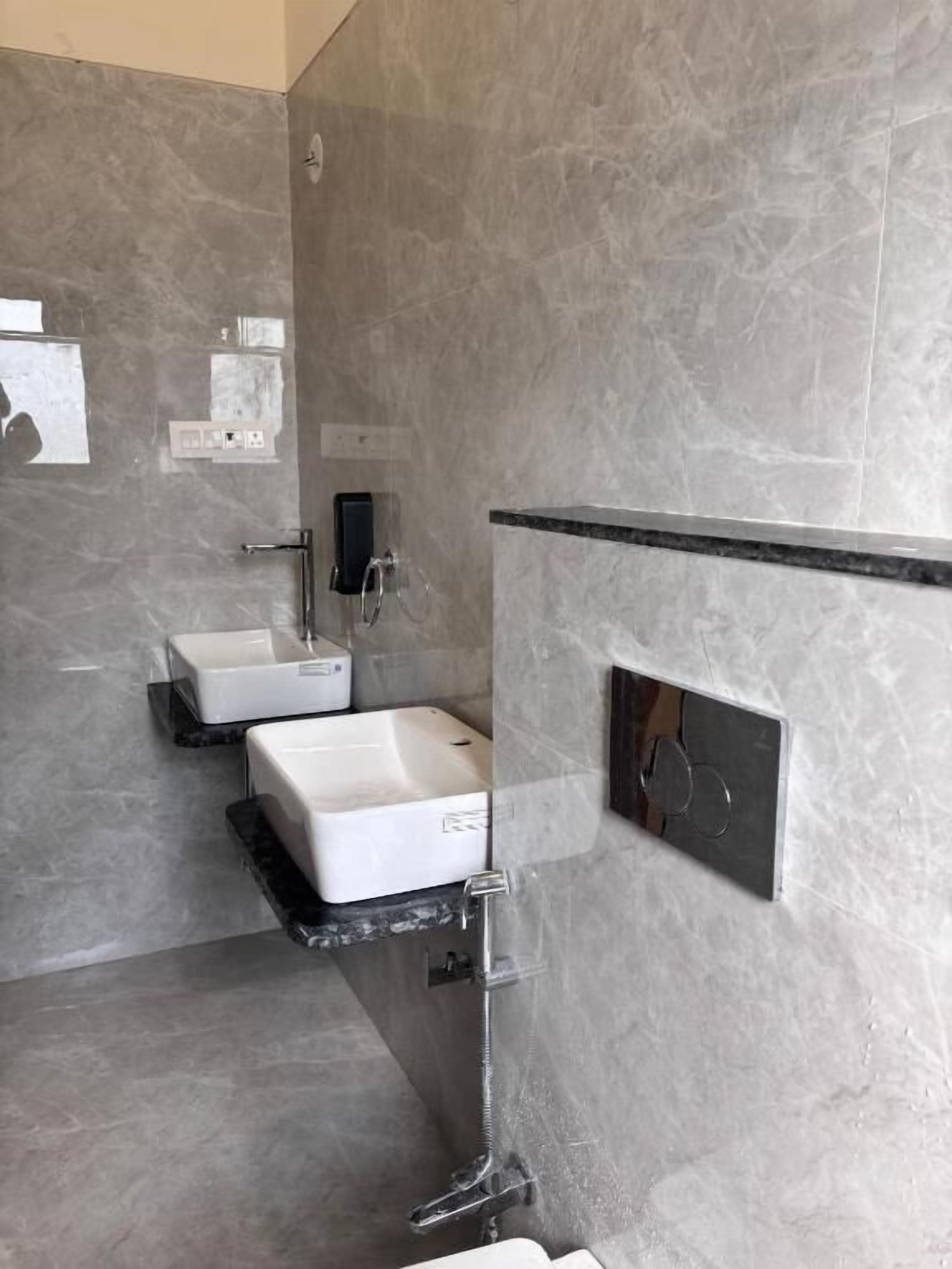 Articles de toilette gratuits, sèche-cheveux, serviettes fournies, savon