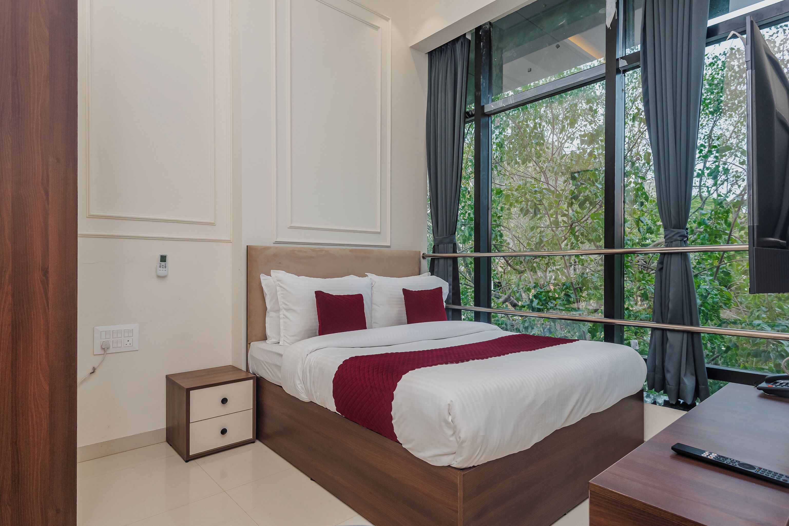 Yhden hengen deluxe-huone, kaupunkinäköala | Työpöytä, kannettavalle tietokoneelle sopiva työtila, ilmainen Wi-Fi