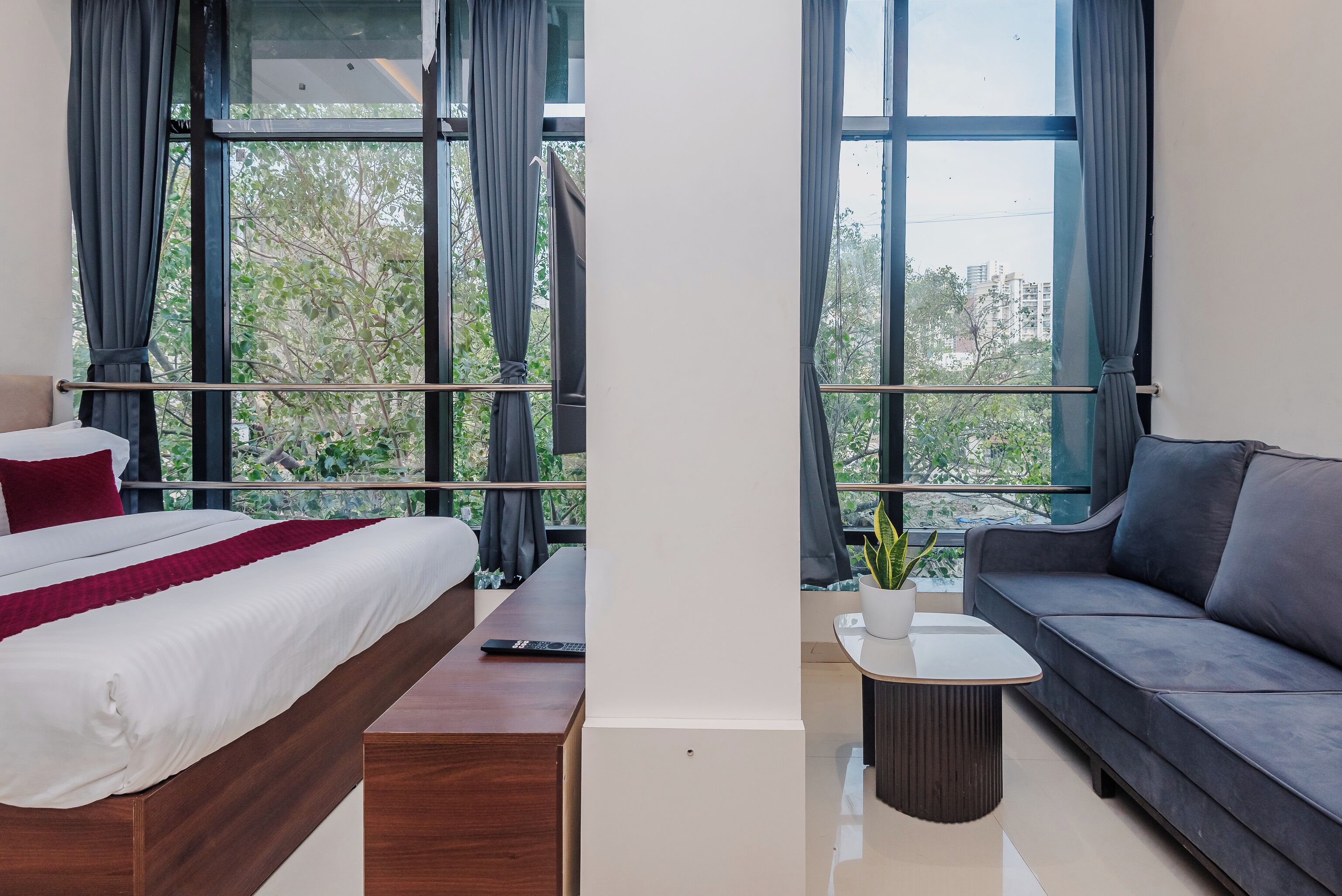 Desk, laptop workspace, free WiFi